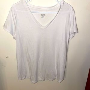 Mossimo Women’s White XL V Neck EUC